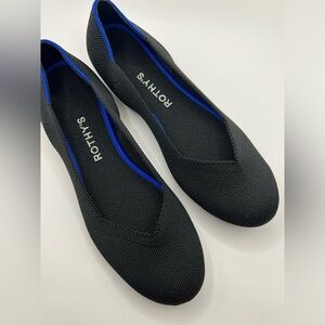 *SOLD* Rothy’s Black rounded Flat staple in size 7.5